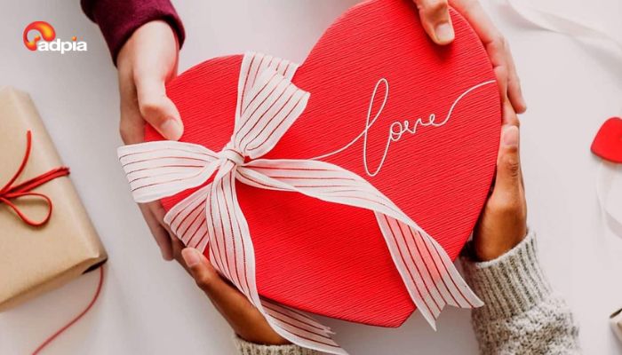 &Yacute; nghĩa của việc tặng qu&agrave; Valentine cho người y&ecirc;u